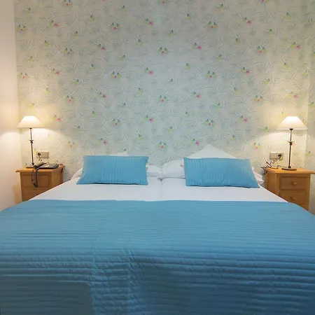 Isla Menor Hotel *